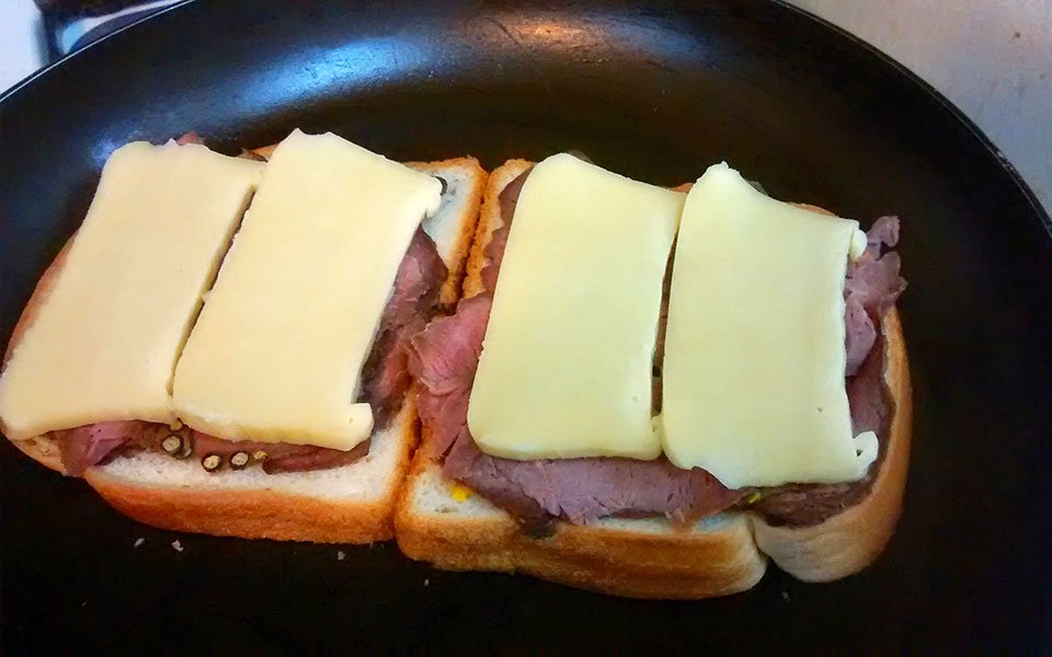 Reuben sandwich en proceso