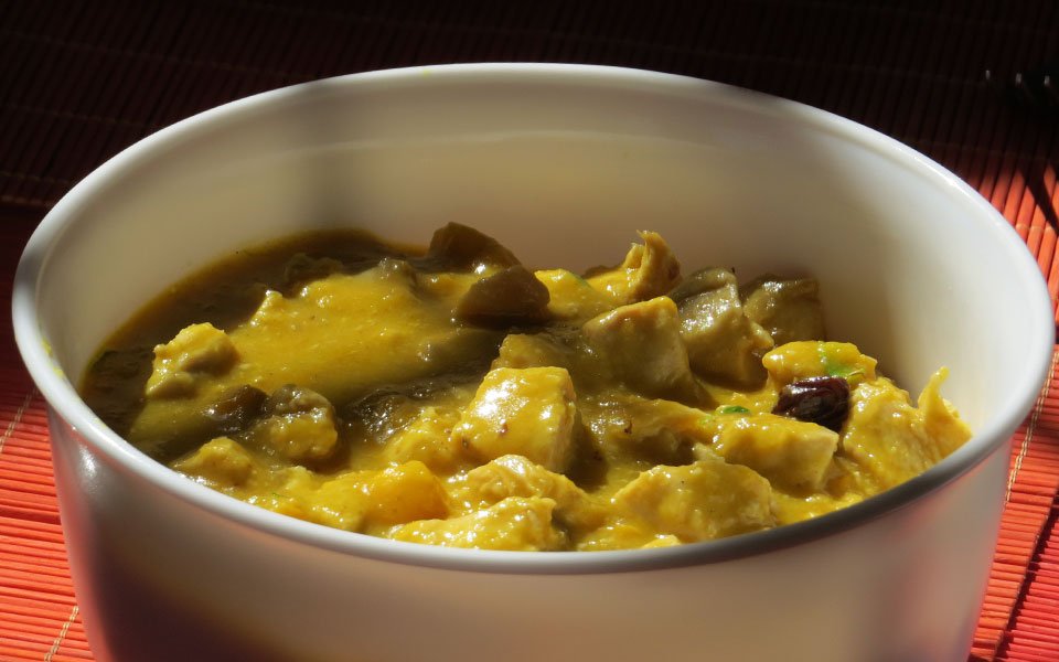 Curry de pollo con mango listo para servir