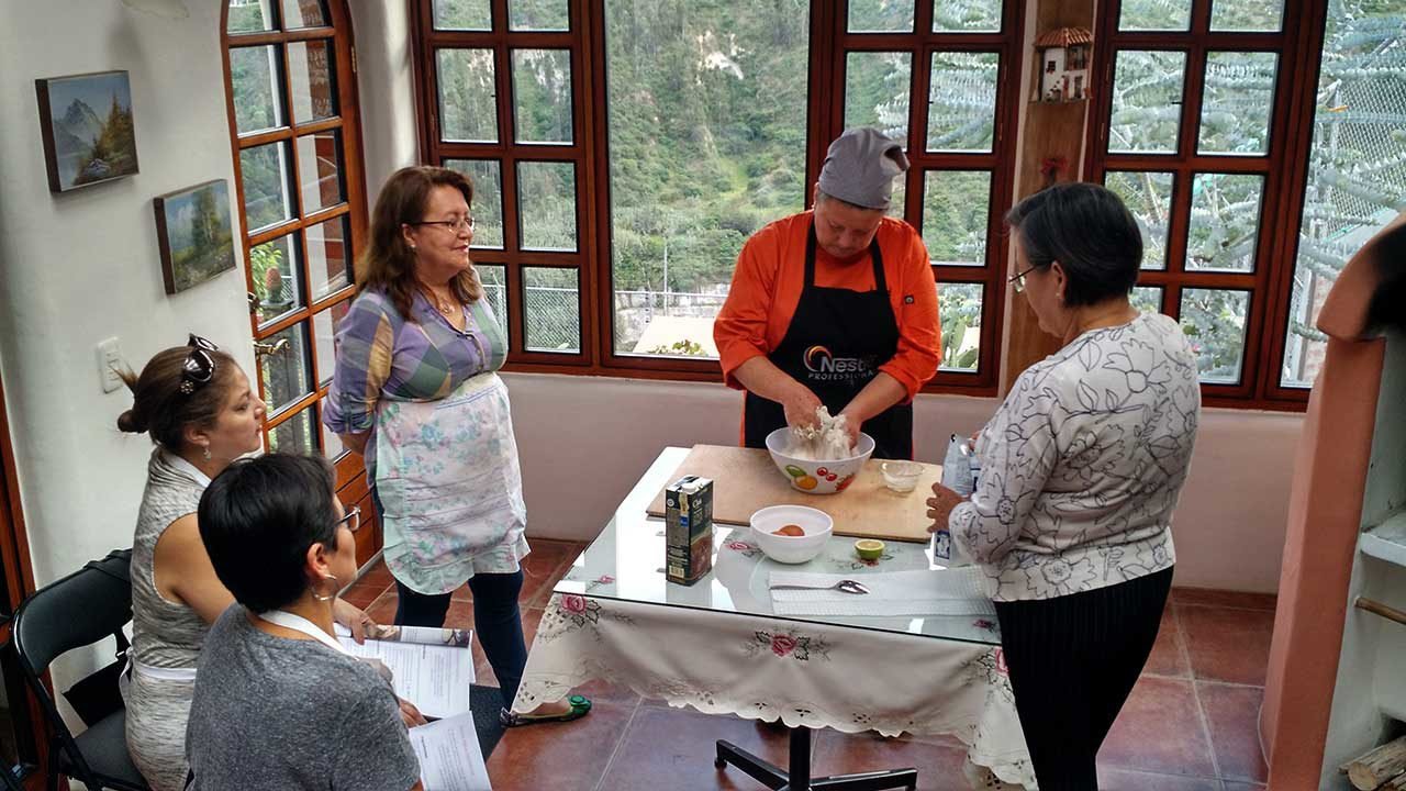 AMasando en el taller de empanadas chilenas