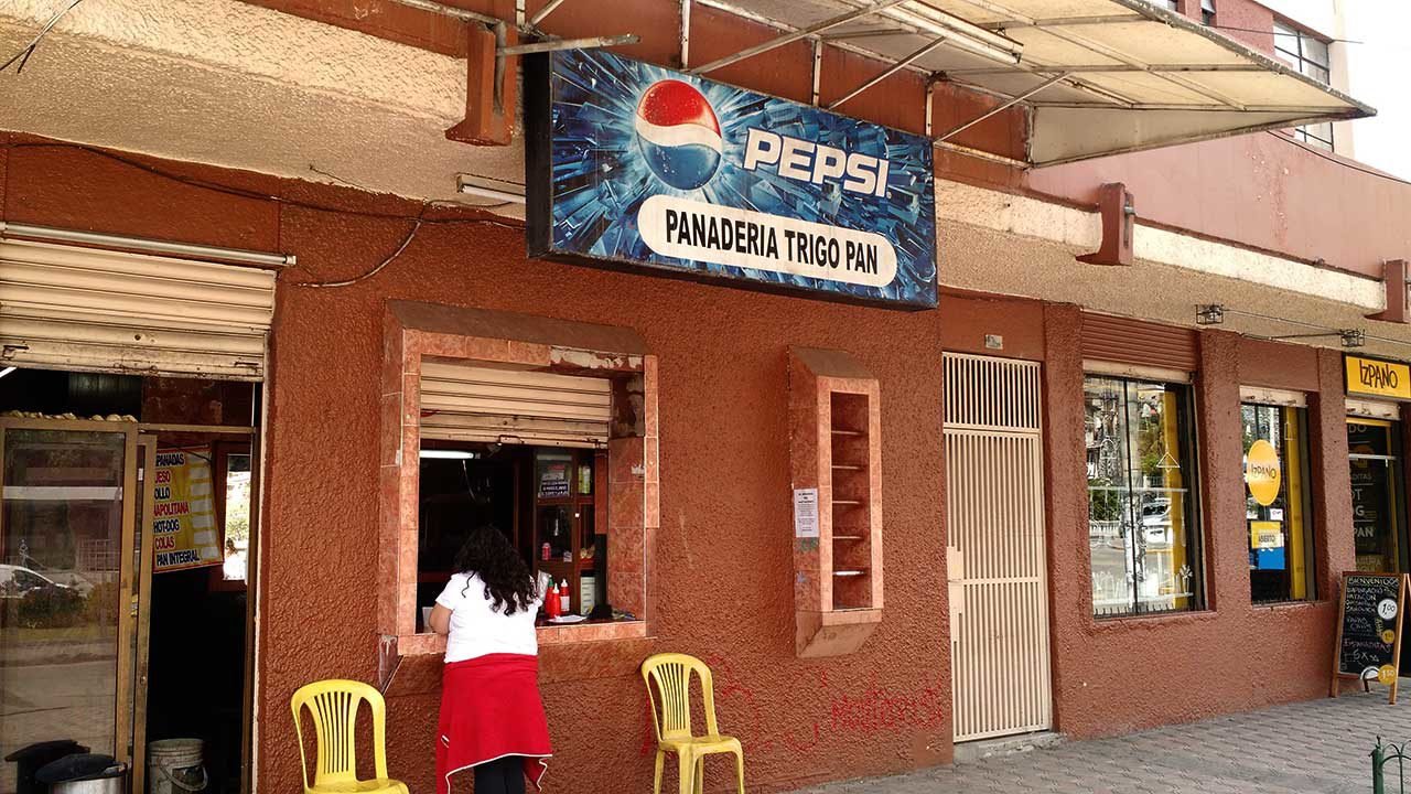 Panadería en la que venden empanadas chilenas en Cuenca.