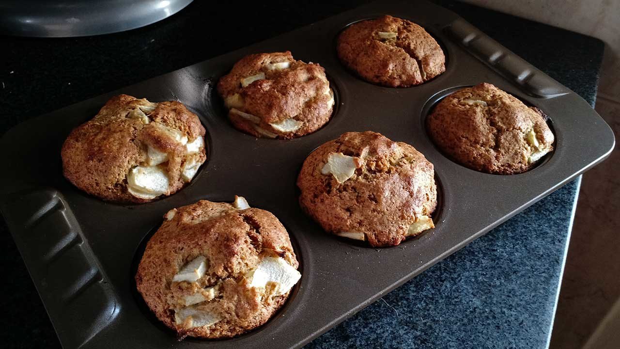 Muffins de masa madre recién salidos del horno
